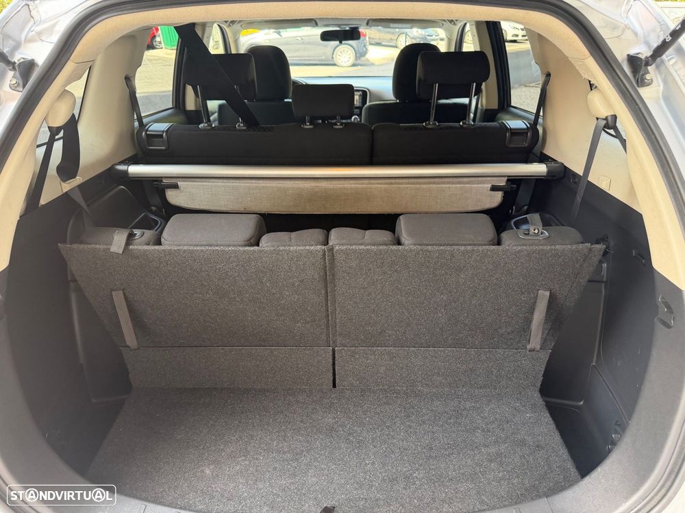 Mitsubishi Outlander 2.2 DI-D Intense - 18