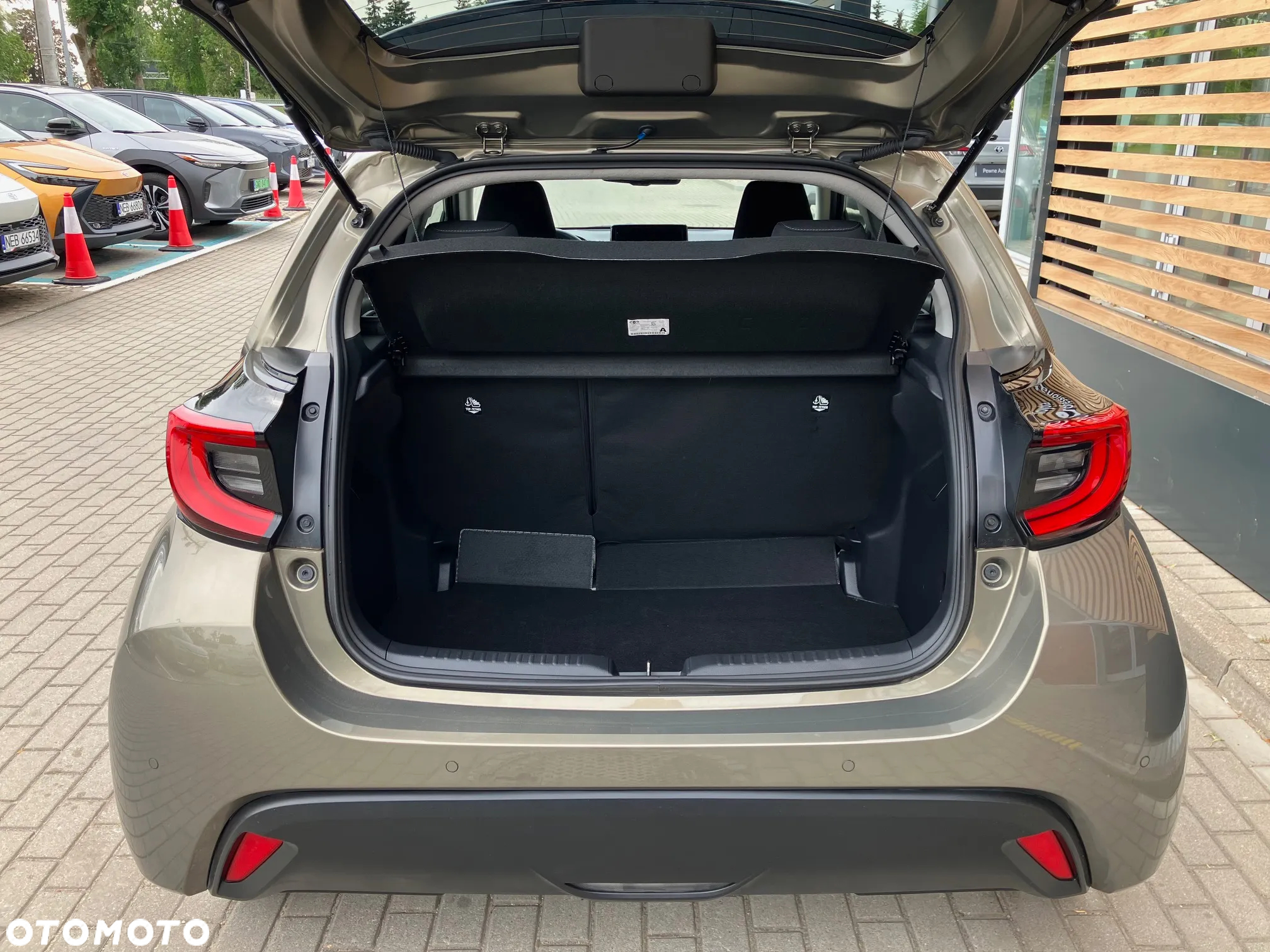 Toyota Yaris Hybrid 1.5 Style - 8