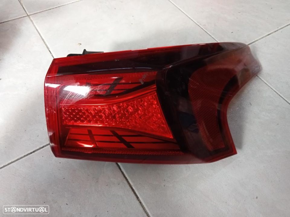 Farolim direito Hyundai Santa Fé IV / 92402S1100 - 1