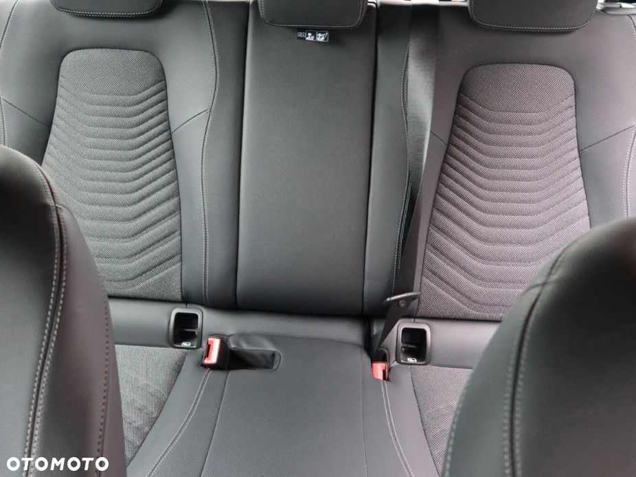 Mercedes-Benz GLA 200 Progressive - 11