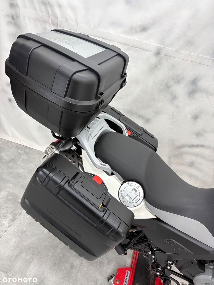 BMW G - 8