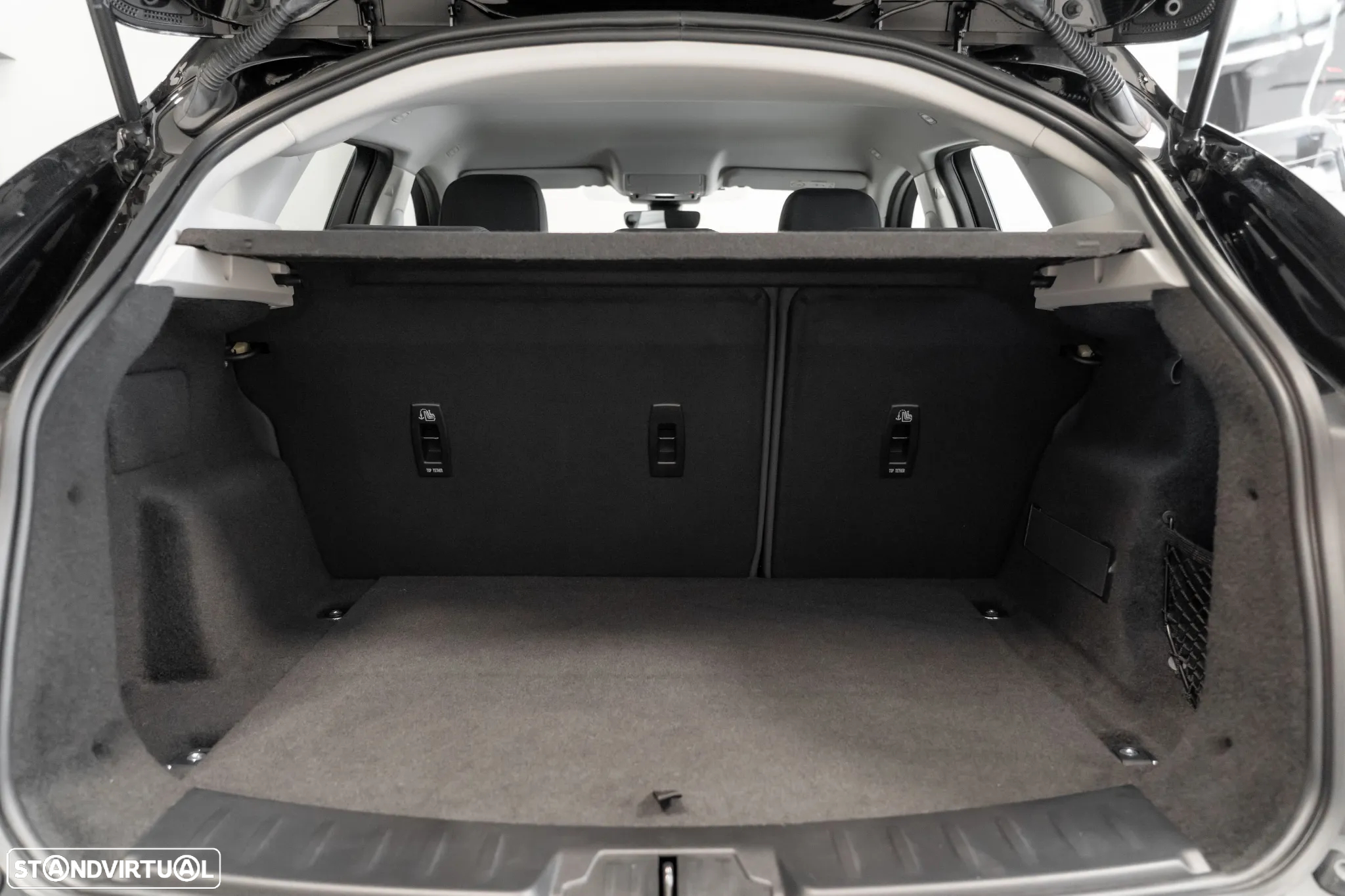 Jaguar E-Pace 2.0 i4D - 26