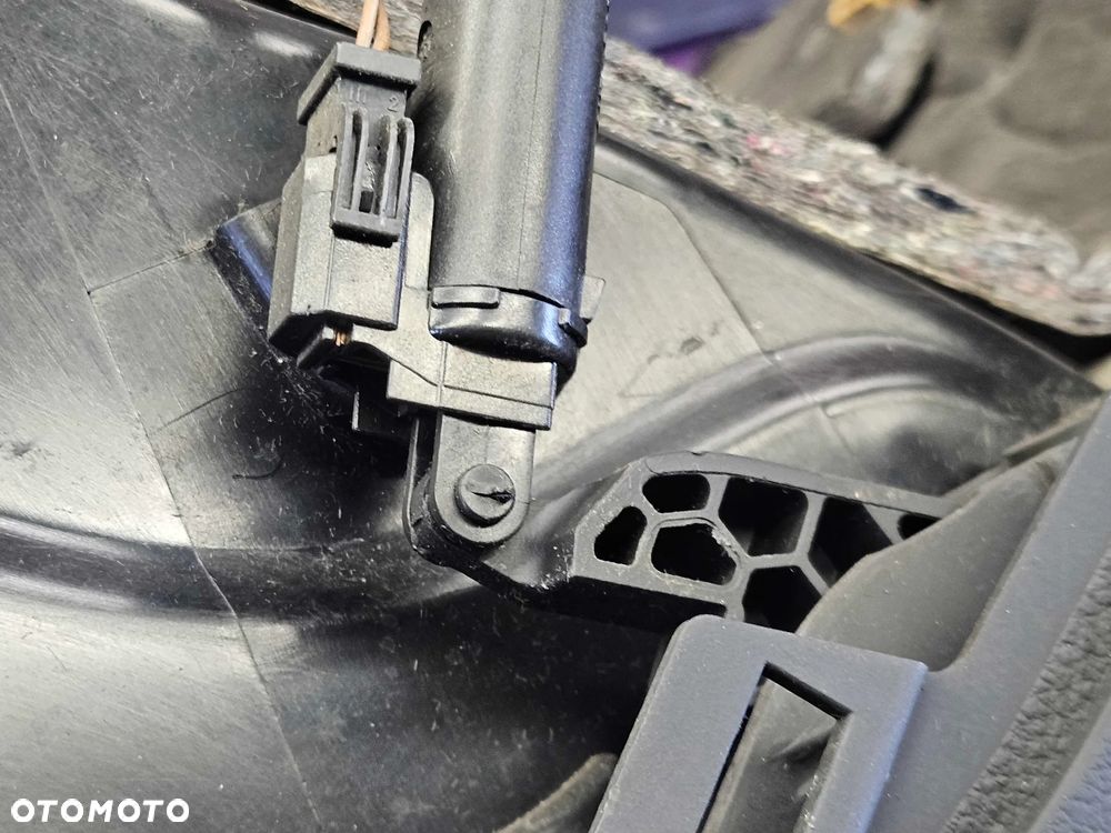 Schowek Pasażera 8E1857035 C Osłona Klapa Ciemny Soul Europa Audi A4 B6 B7 Seat Exeo - 36