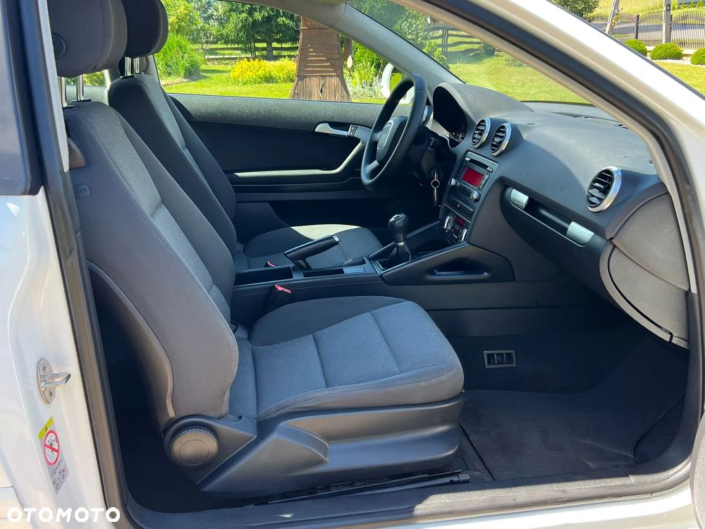 Audi A3 3-drzwiowe 1.6 Attraction - 17