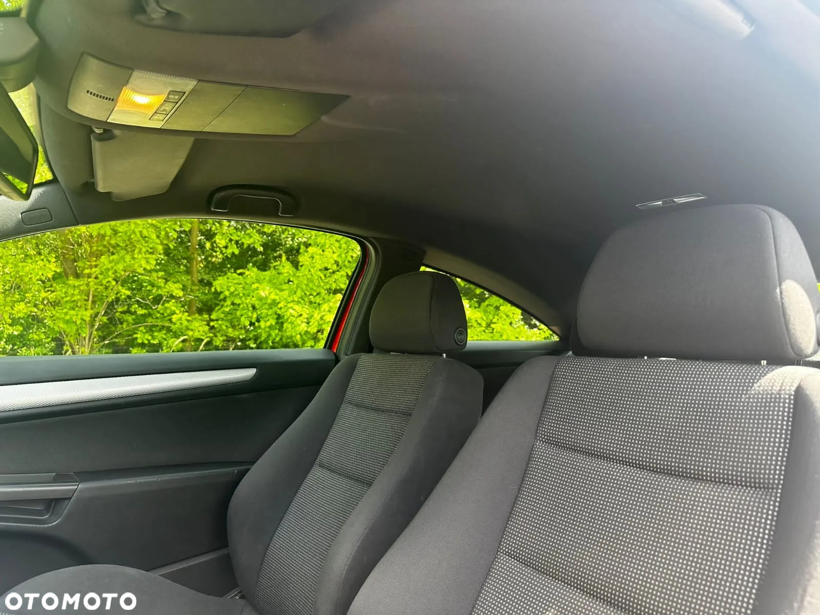 Opel Astra GTC 1.6 Turbo Edition - 16