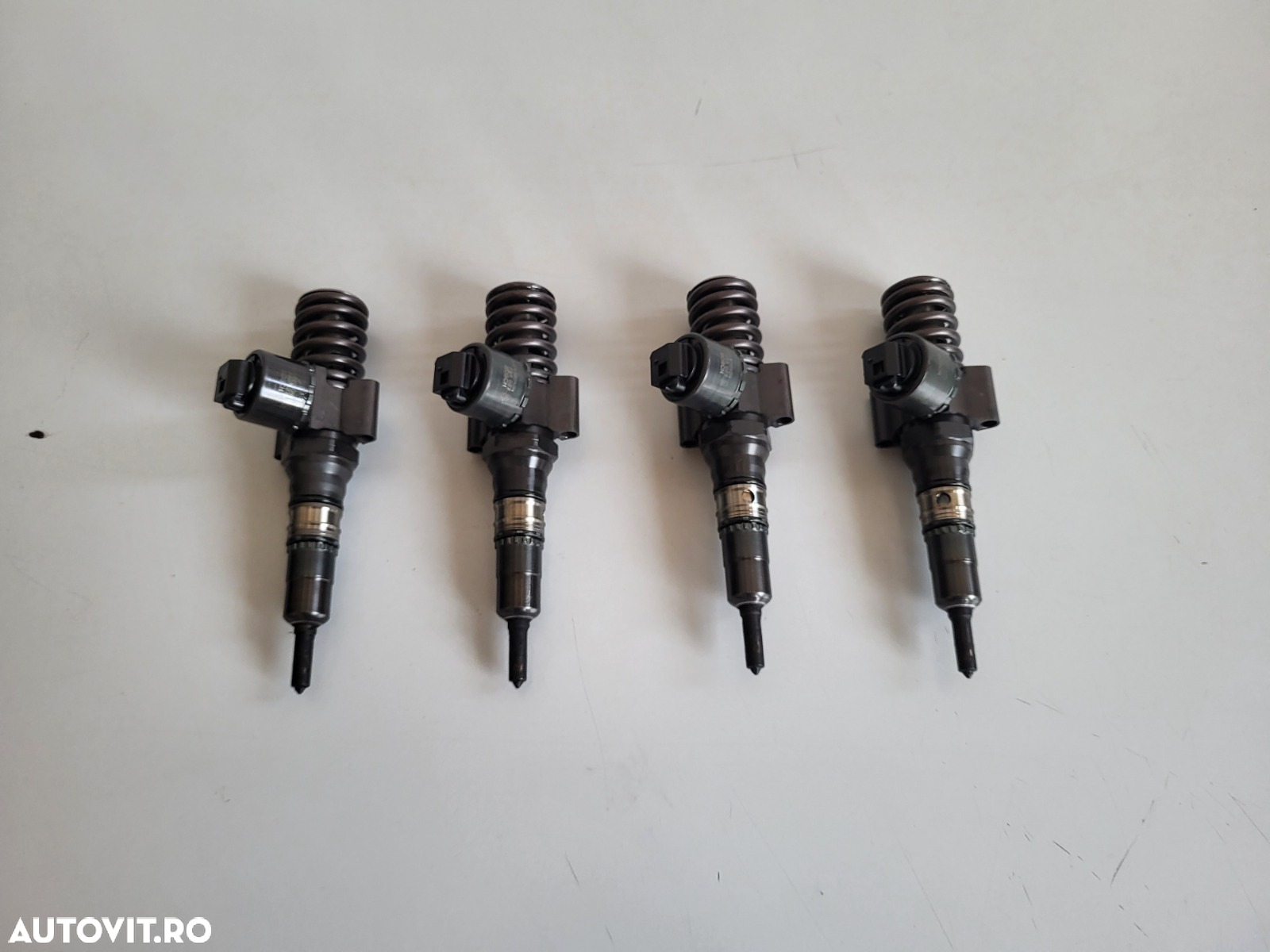 Injectoare Injector 2 Prinderi BOSCH Vw Audi Seat Skoda Passat B6 Golf Touran Altea Leon Octavia 2 - 4