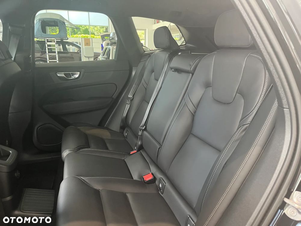 Volvo XC 60 T6 Plug-In Hybrid AWD Ultra Black Edition - 11