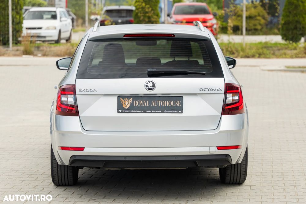 Skoda Octavia 1.6 TDI DSG Clever - 11