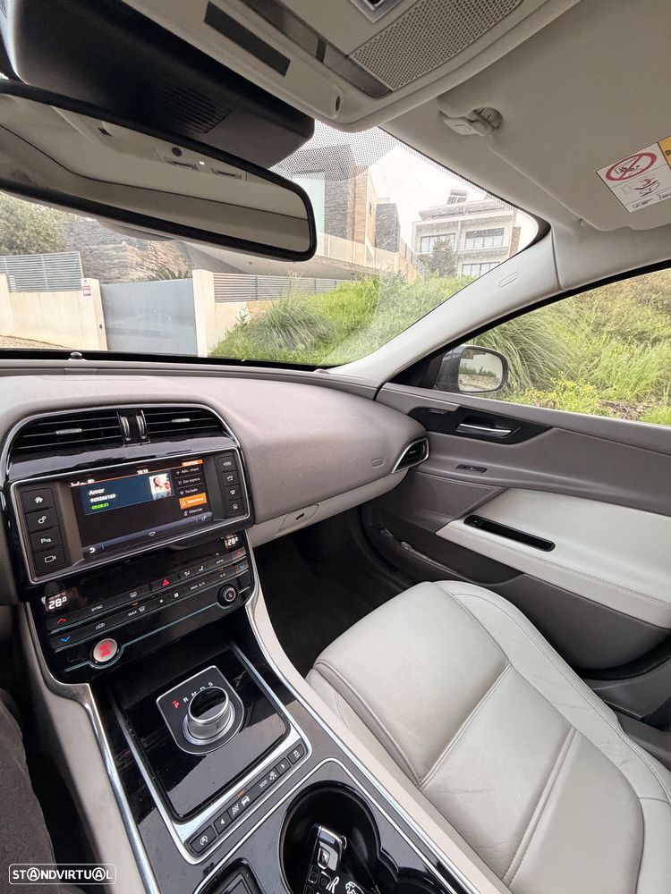 Jaguar XE 2.0 D Prestige Aut. - 7