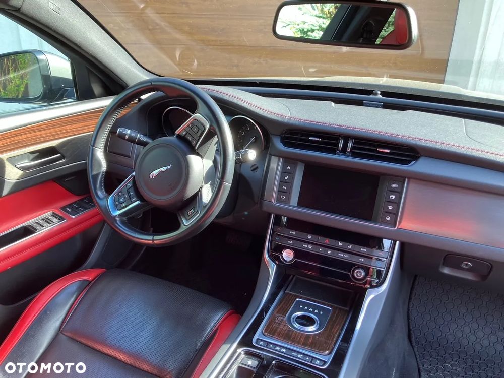 Jaguar XF 3.0 V6 AWD S - 9