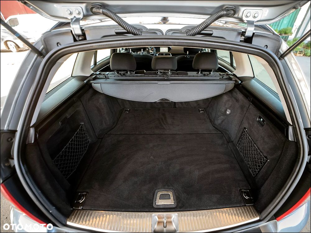 Mercedes-Benz Klasa C 180 (BlueEFFICIENCY) Elegance - 37