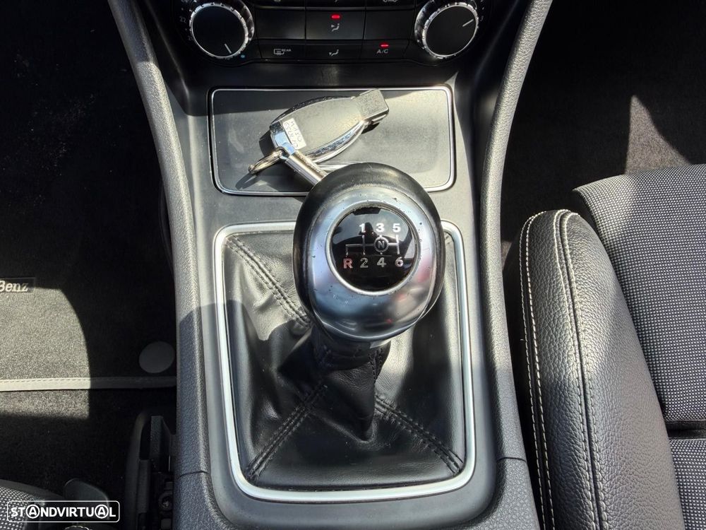 Mercedes-Benz A 180 d AMG Line - 24