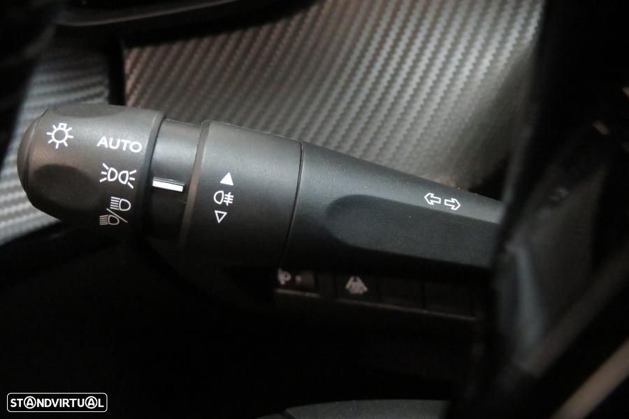 Peugeot 208 1.2 PureTech Active Pack - 12