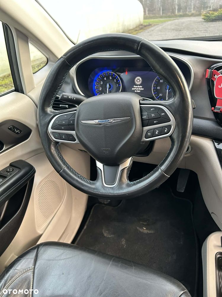 Chrysler Pacifica - 25