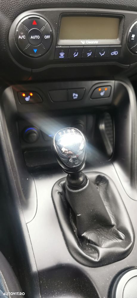 Hyundai ix35 2.0 CRDI 4WD Premium - 6