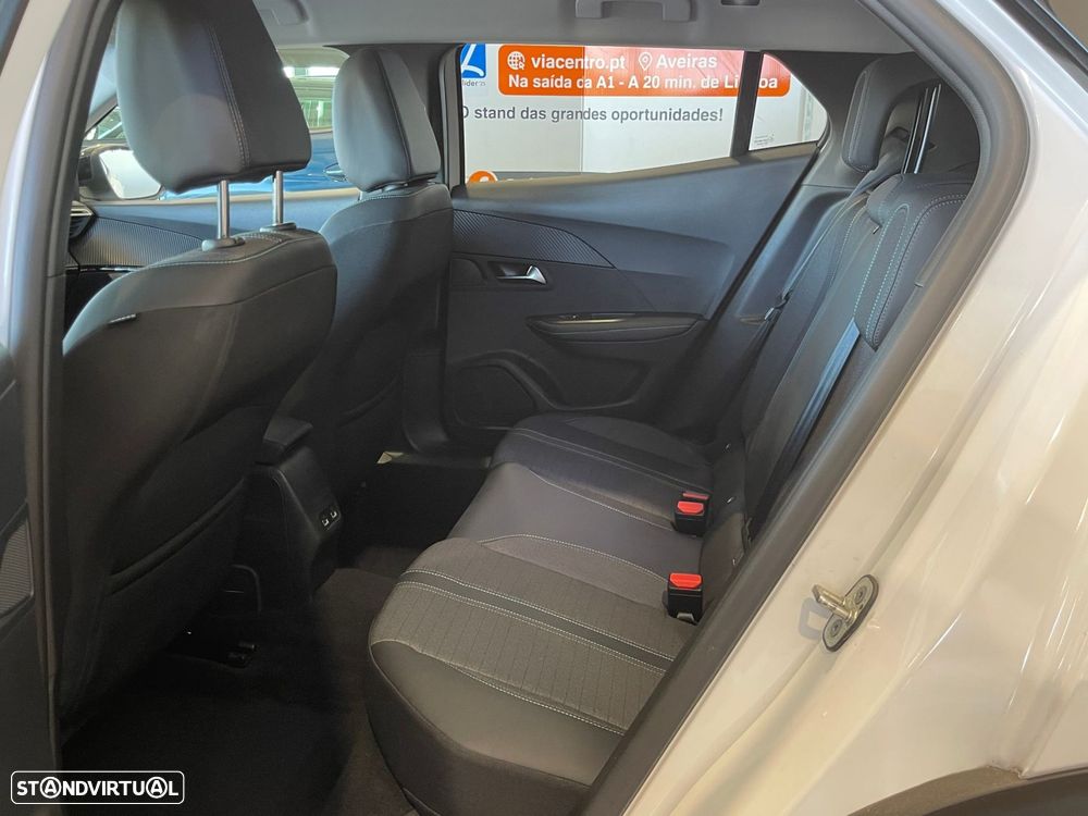 Peugeot 2008 1.2 PureTech Allure EAT8 - 24