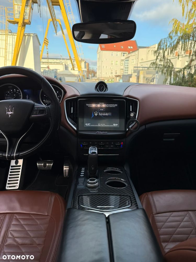 Maserati Ghibli GranSport - 10