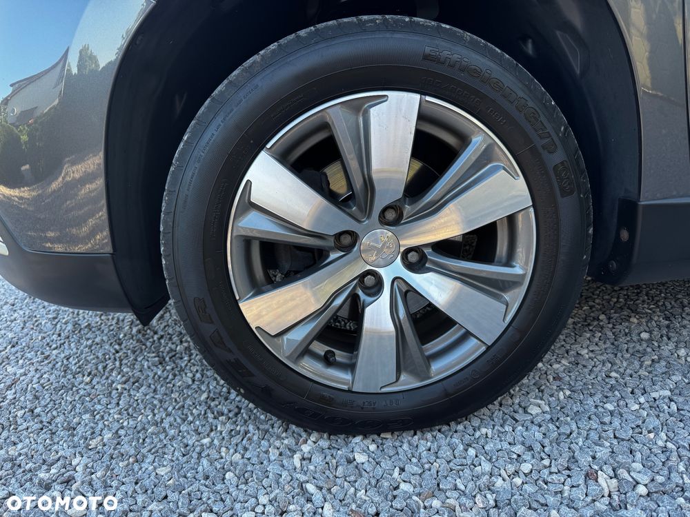Peugeot 2008 1.6 BlueHDi Allure S&S - 11