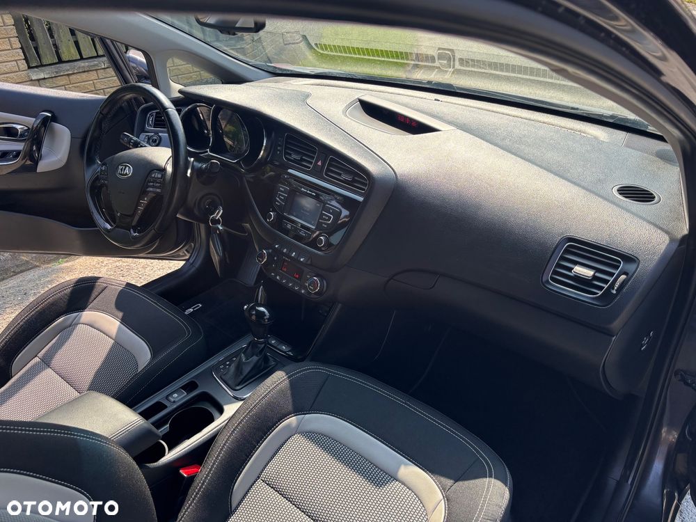 Kia Ceed 1.6 GDI DCT Platinum Edition - 29