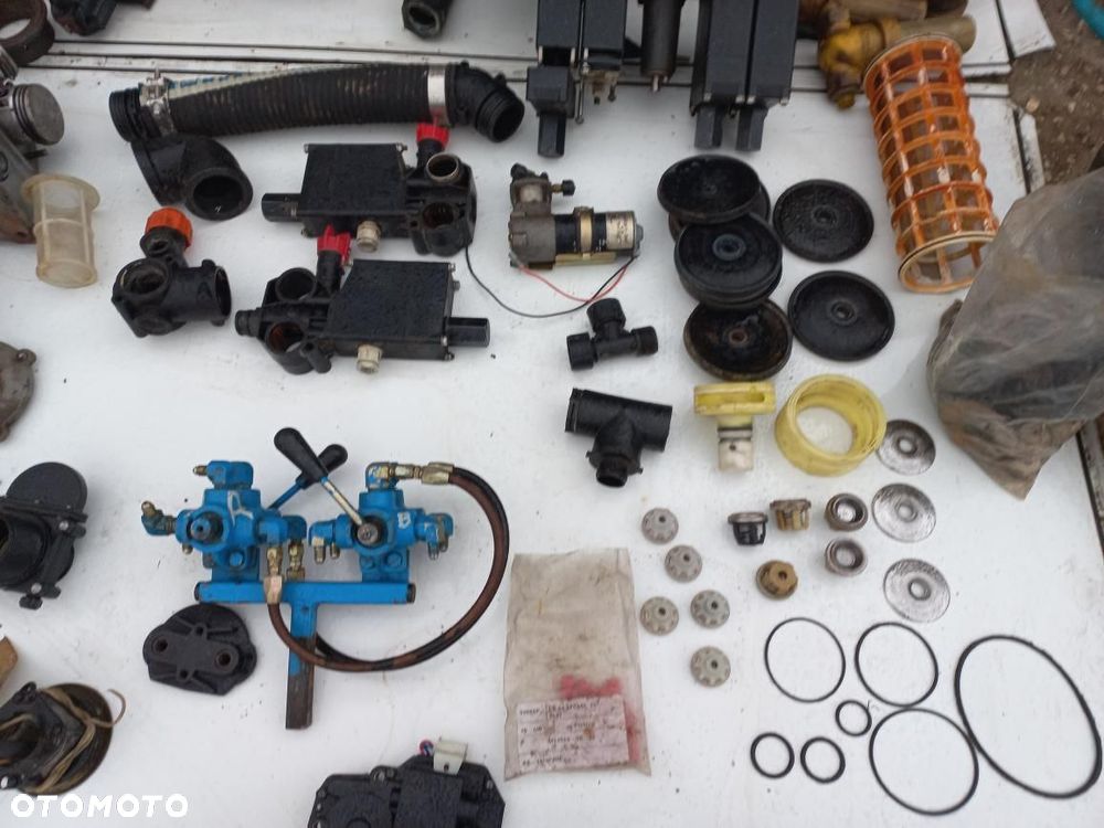 Części do opryskiwacza CARUELLE ARCA OLIMPIA  250 kolektor tłoczny,tłoczący pompy,750420,elektrozawór.rozdzielacz, pompa,obudowa,reduktor,zawór,odstojnik.ANNOVI REVERBERI AR MEDIA,HARDI - 7