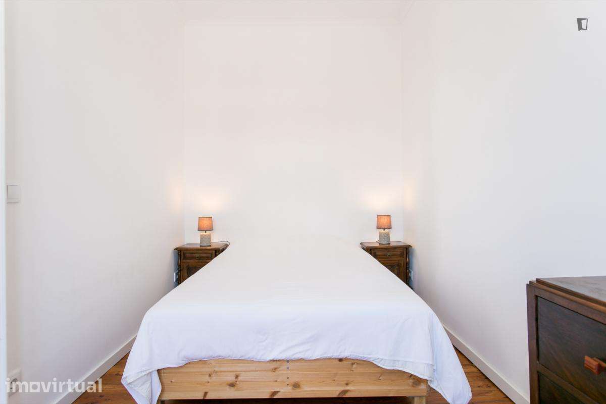 Quarto - localizado em Anjos Lisbon - Grande imagem: 3/25