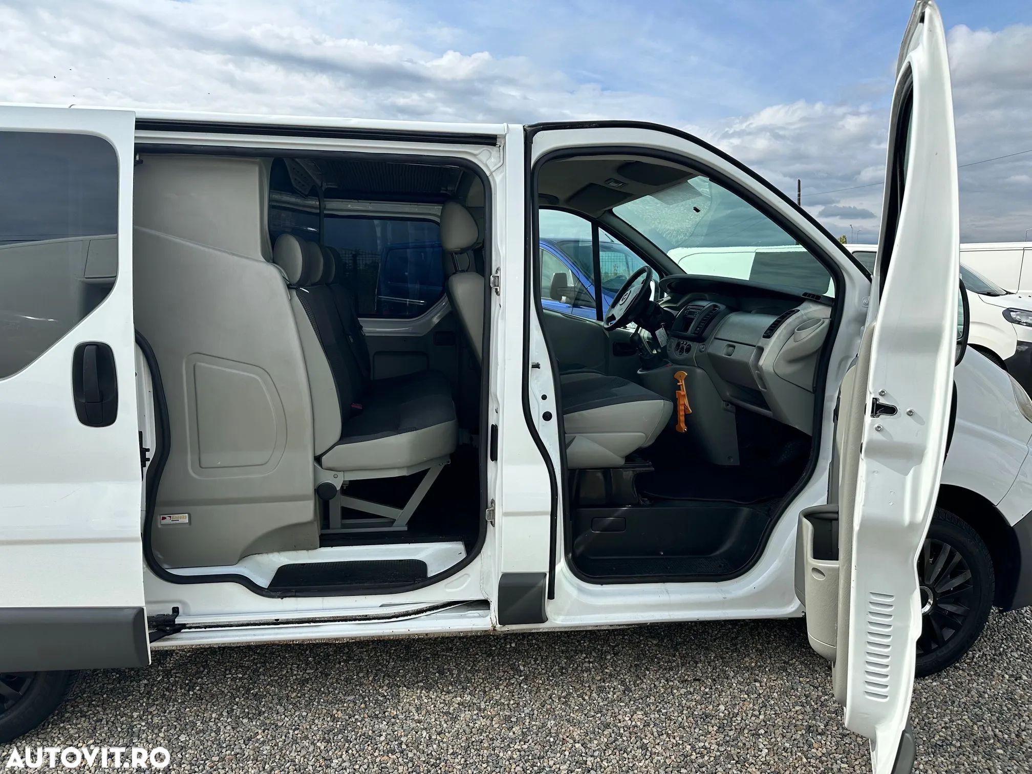 Opel VIVARO - 1
