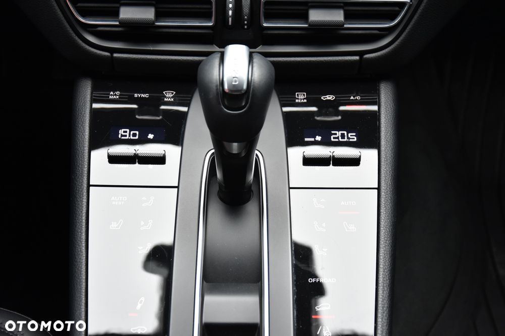 Porsche Macan T - 36