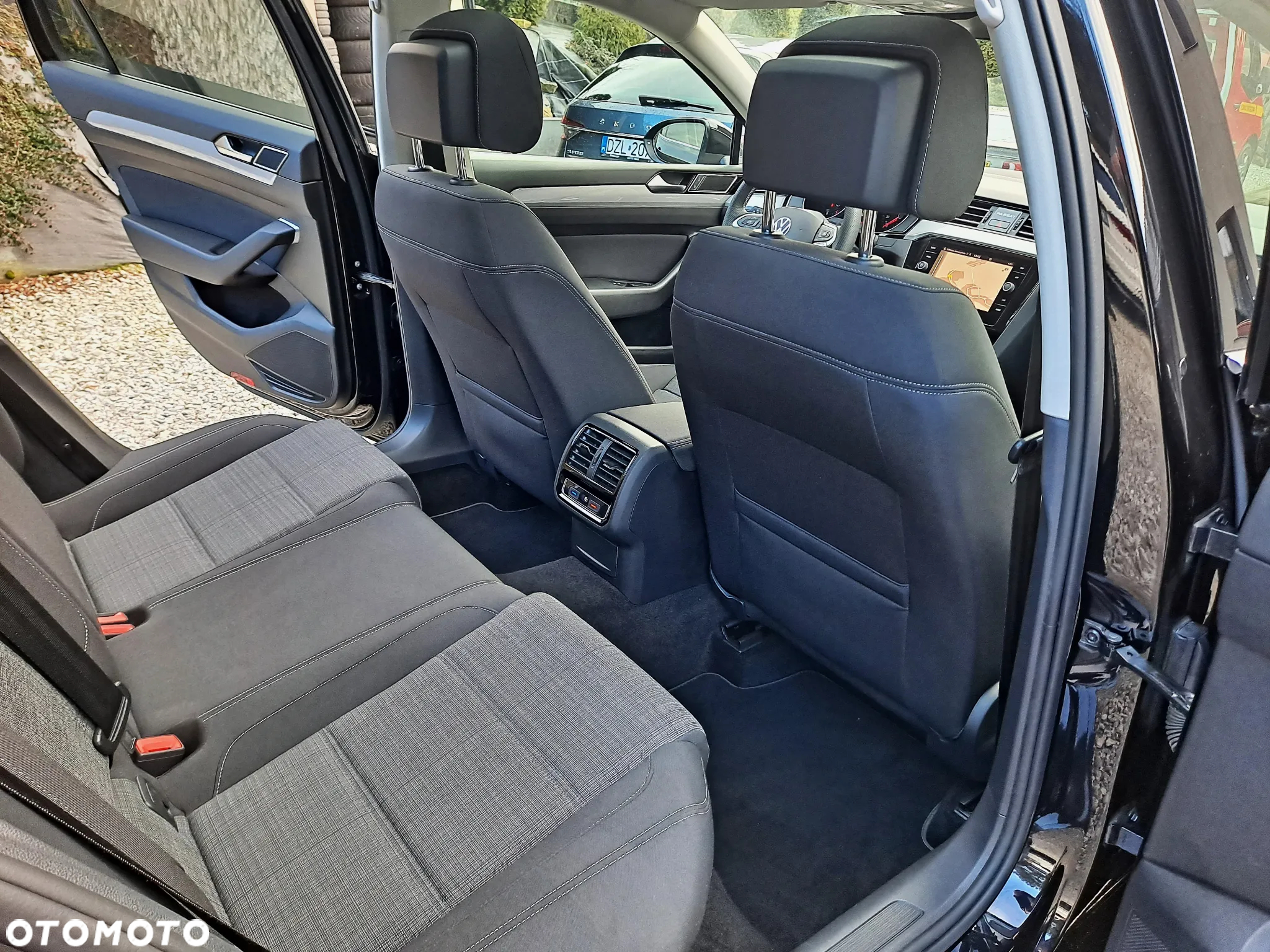 Volkswagen Passat Variant 2.0 TDI SCR DSG Business - 28