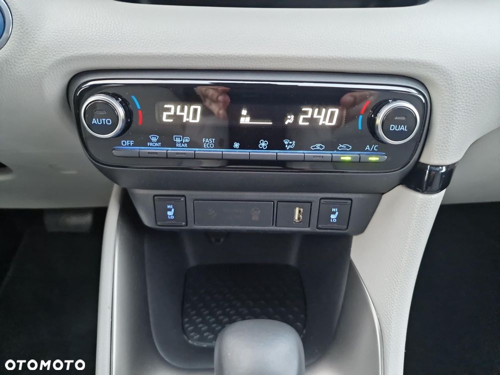 Toyota Yaris Hybrid 1.5 Selection Elegant - 21