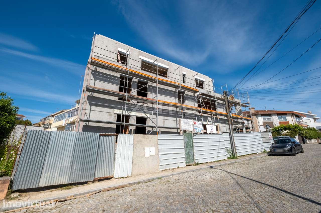 Apartamento T3 novo, recuado com 2 lugares de garagem e arrumos - Maia - Grande imagem: 2/37