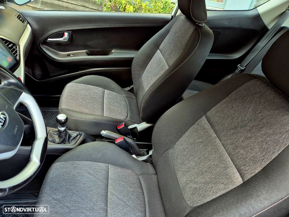 Kia Picanto 1.0 Fifa World Cup Edition - 32