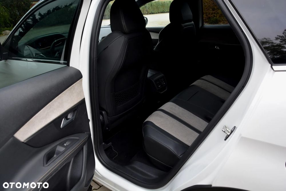 Peugeot 3008 Plug-In Hybrid4 300 e-EAT8 GT - 27