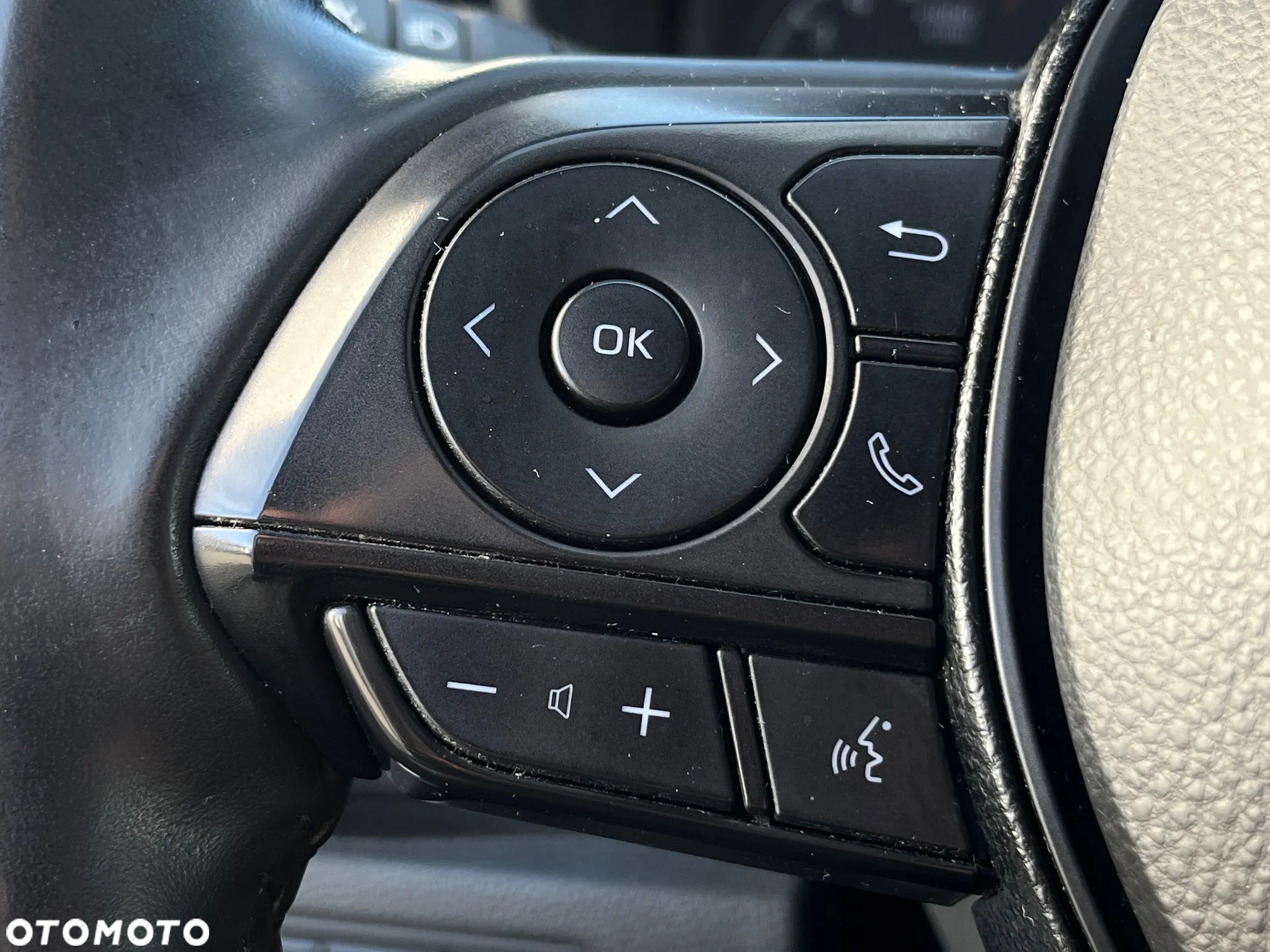 Toyota Corolla 1.8 Hybrid Comfort - 22