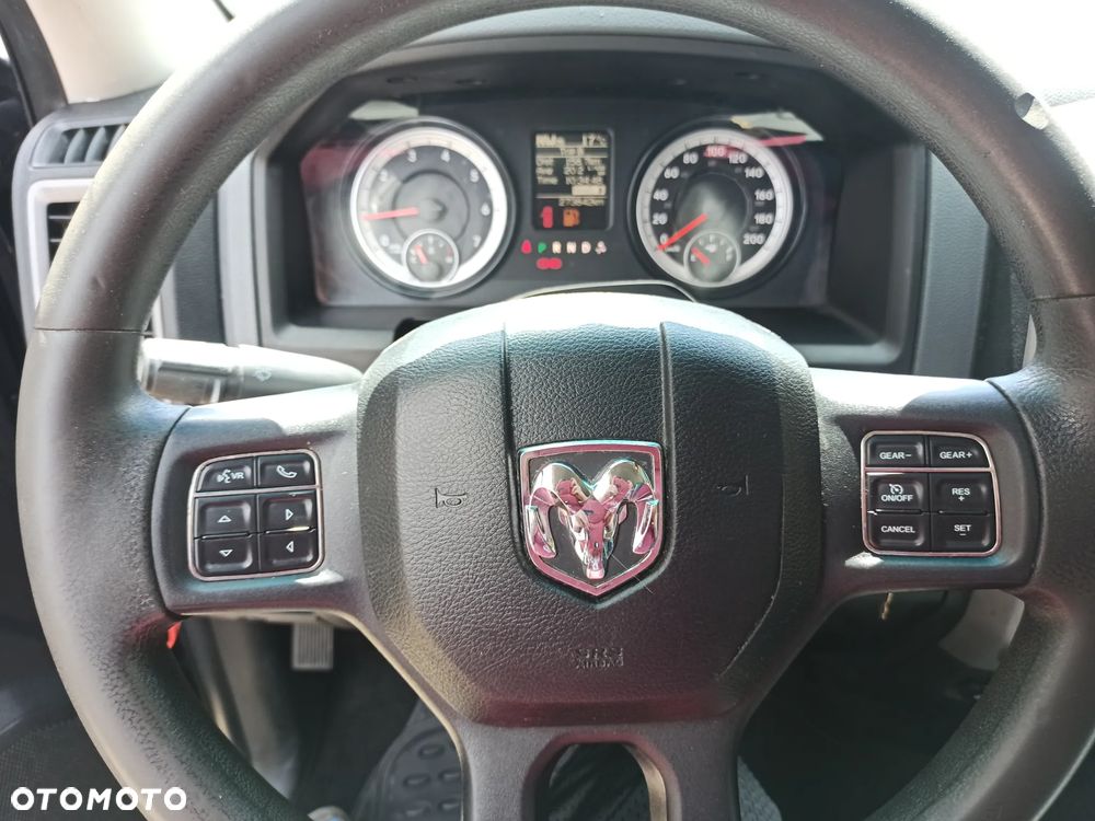 Dodge RAM - 8