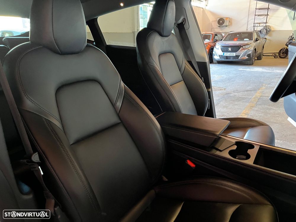 Tesla Model Y Long Range Dual Motor AWD - 24