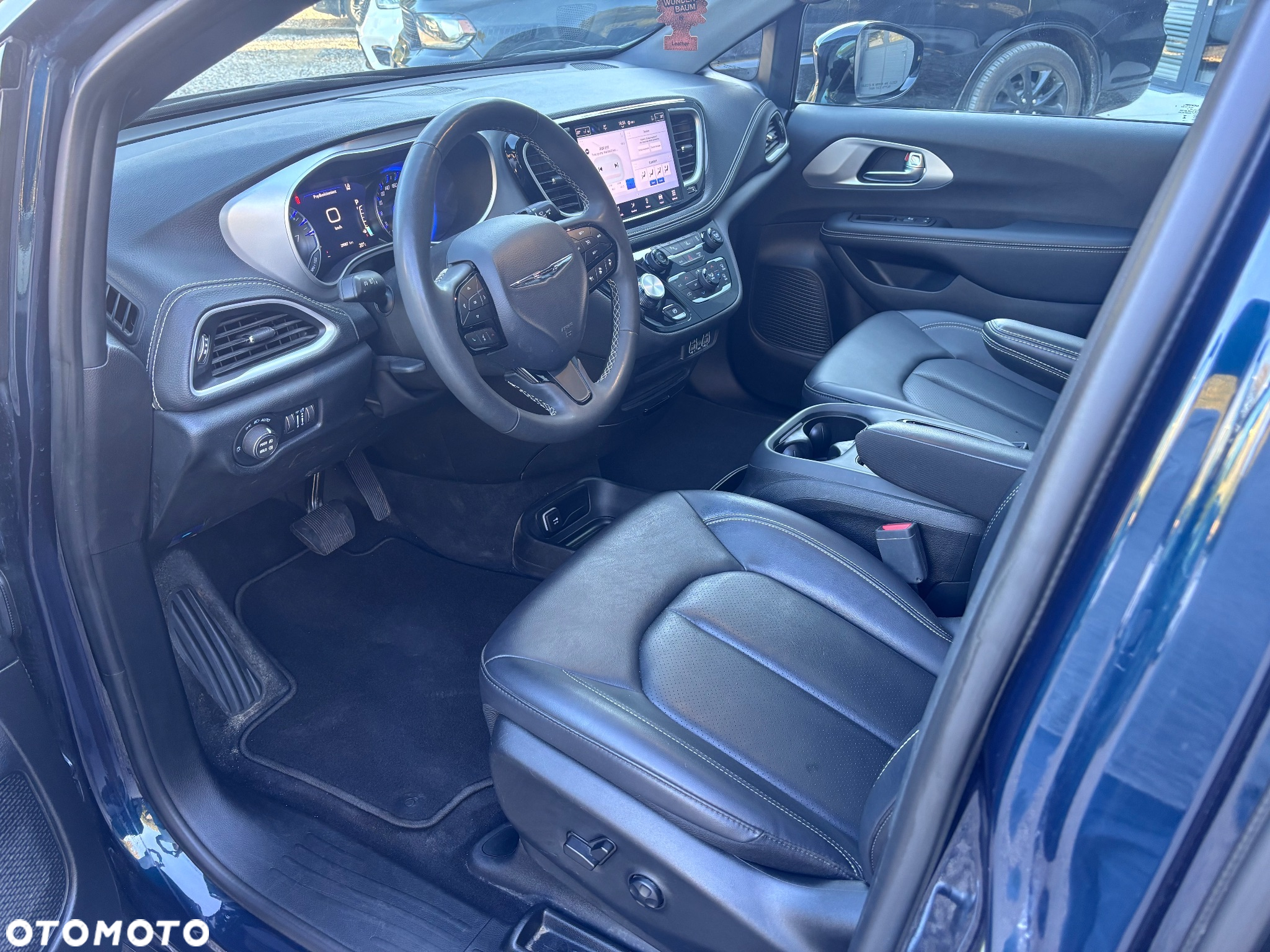 Chrysler Pacifica - 19