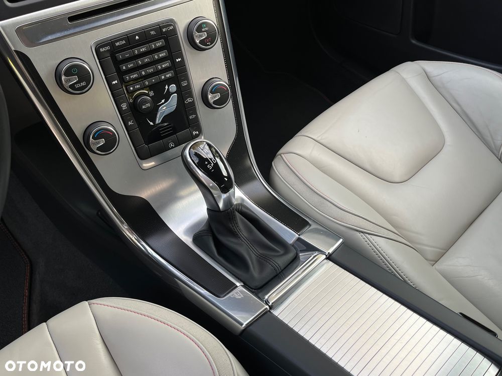 Volvo XC 60 D4 Drive-E Ocean Race - 14