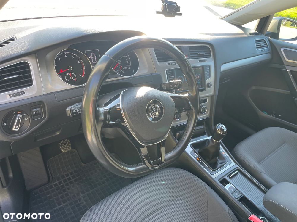 Volkswagen Golf - 11