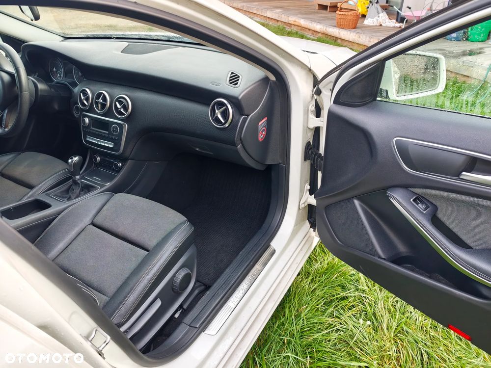 Mercedes-Benz Klasa A 180 BlueEfficiency Edition - 9