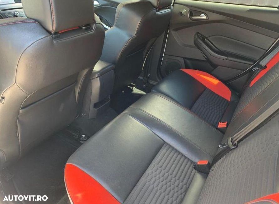 Ford Focus ST - 16