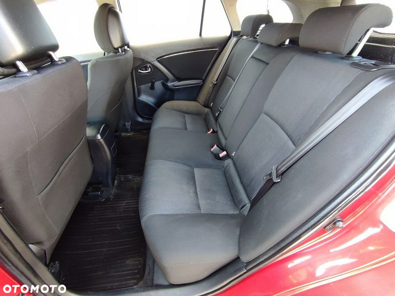 Toyota Avensis - 13