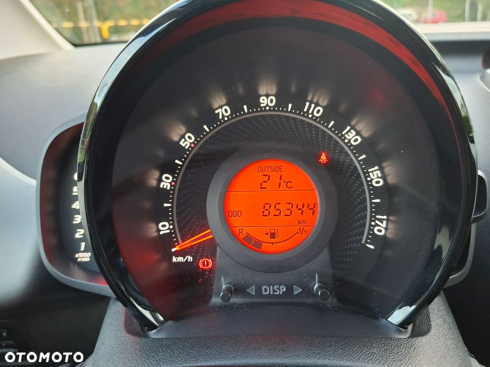 Toyota Aygo x-play connect - 25