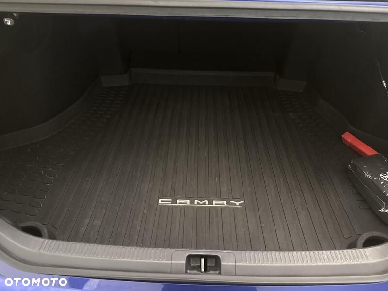 Toyota Camry 2.5 Hybrid Comfort CVT - 24