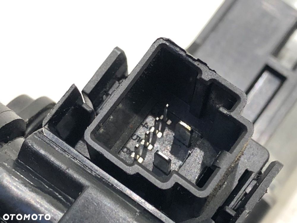 PODNOŚNIK SZYBY PRAWY TYŁ - 76.00 PLN - VOLVO XC60 I SUV (156) 2008 - 2017 D5 AWD 158 kW [215 KM] - 5