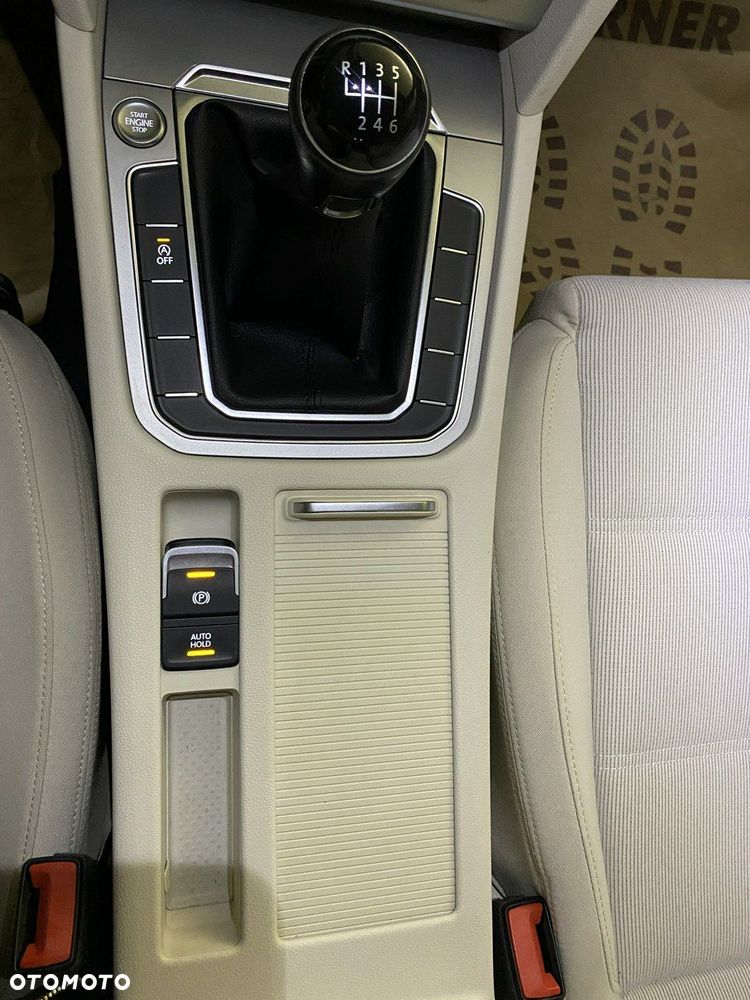 Volkswagen Passat - 30