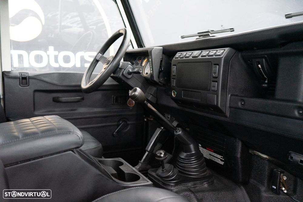 Land Rover Defender 90 2.5 TD5 Metal Top - 6