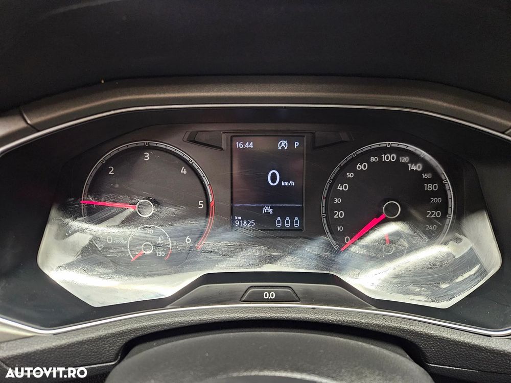 Volkswagen T-Roc - 6