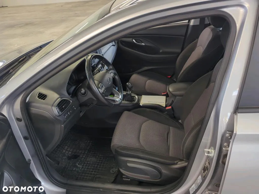 Hyundai i30 1.5 DPI Classic + - 8