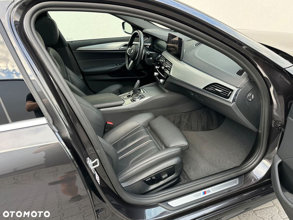 BMW Seria 5 530e xDrive M Sport sport - 24