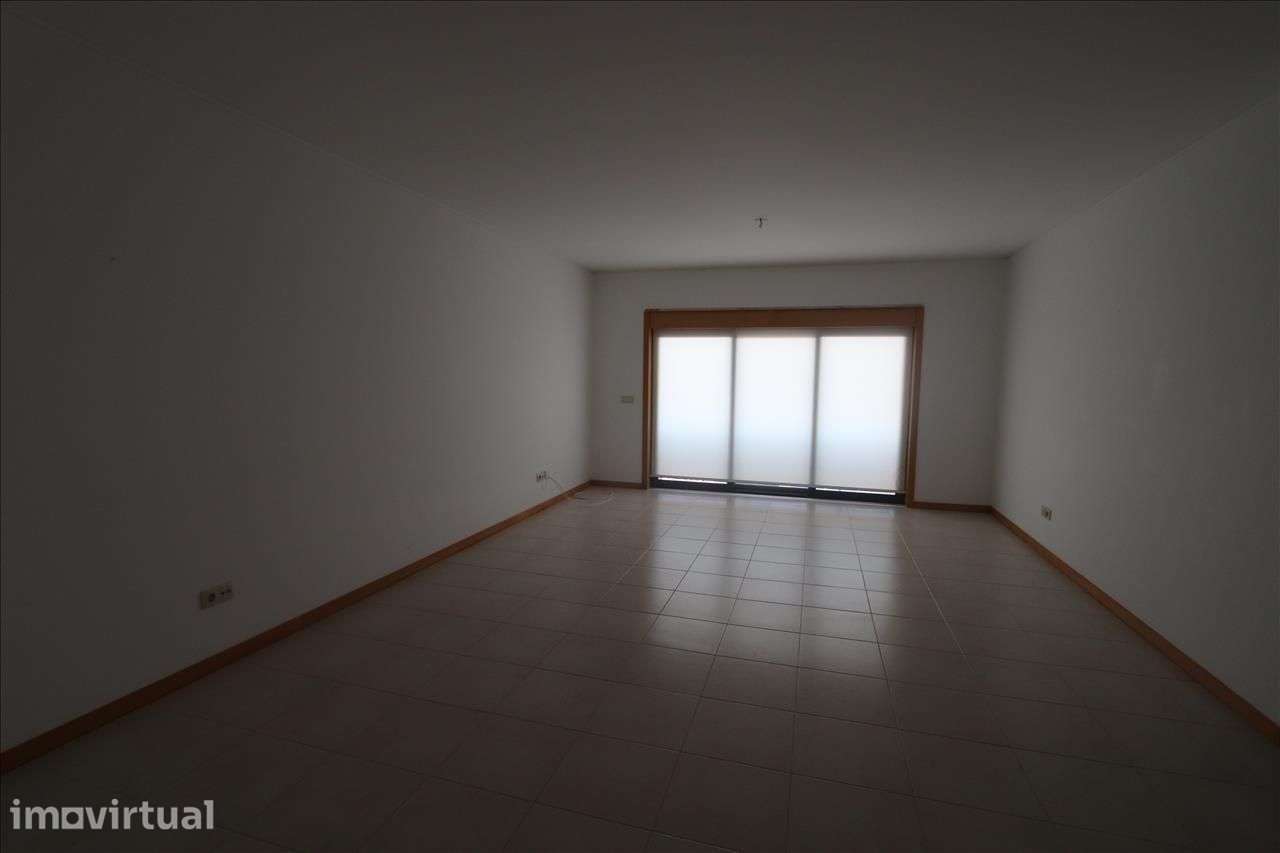 Apartamento T3 no Pinhal Novo com garagem e varanda - Grande imagem: 4/16